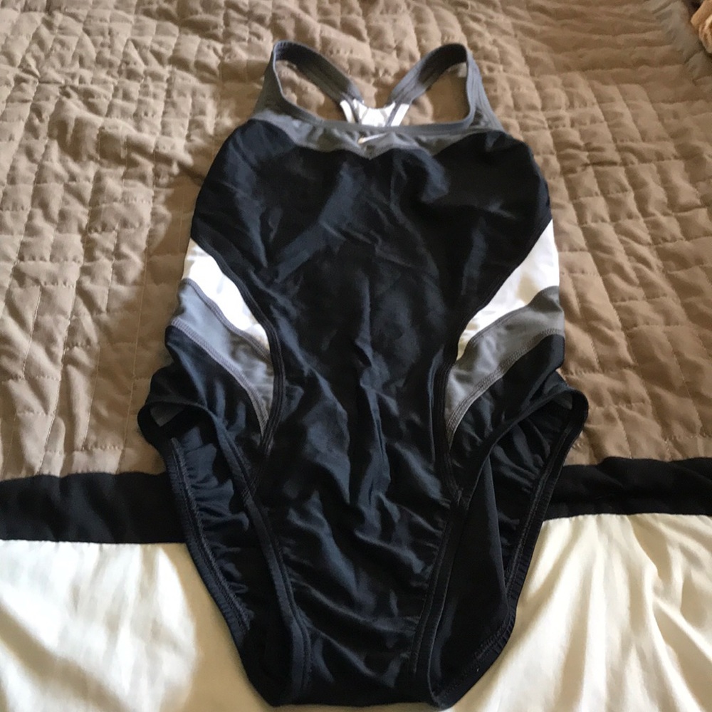 NWOT Nike Victory Color Block Swimsuit